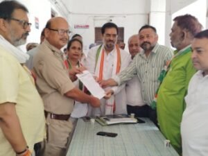 बाँदा24अगस्त26*राष्ट्रगान के दौरान मंच से उतरने का वीडियो वायरल, कांग्रेस ने मांगी FIR
