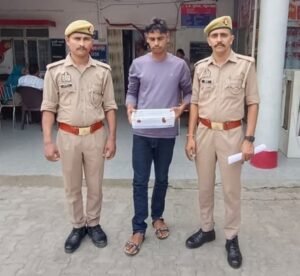 मथुरा 25 अगस्त 26*थाना बलदेव पुलिस टीम द्वारा 01 अभियुक्त को 01 अवैध हथियार सहित गिरफ्तार किया गया ।*