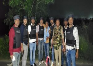 गोरखपुर 27.08.2026**50,000 रु0 का इनामिया वांछित अभियुक्त पुलिस मुठभेड़ में गिरफ्तार