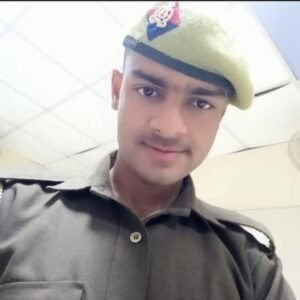 कानपुर देहात 27 अगस्त 2026*कानपुर देहात में एसपी ऑफिस की छत से सिपाही के गिरने से हड़कंप, हाथ-पैर में आई चोटें जांच शुरू*