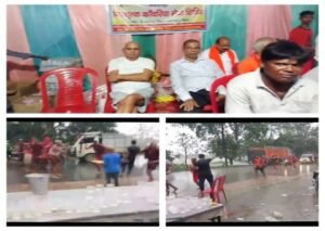 भागलपुर2अगस्त26*सावन माह की पहली सोमवारी पर कांवरिया का सेवा करते बोल बम सेवा समिति एवं नीरज शर्मा सेवादार।