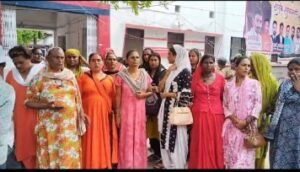 बांदा 9 अगस्त 26*निर्धारित एरिया को लेकर किन्नरों के दो पक्ष आमने-सामने, मारपीट का आरोप*