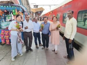 पूर्णिया बिहार 1 सितंबर 26 *कटिहार जंक्शन पर संगठन की ताकत का प्रदर्शन, असम की चेयरपर्सन मारामी गोस्वामी और सचिव अश्विनी शर्मा का हुआ जोरदार स्वागत*