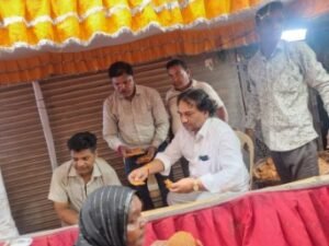 मथुरा 4 सितंबर 26* गिलट आभूषण व्यवसायी समिति रजि0 मथुरा के तत्वावधान में श्री कृष्ण जन्मोत्सव पर तीन दिवसीय भंडारा लगाया गया*