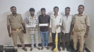 मथुरा 4 सितंबर 26* डकैती की योजना बना रहे 04 अभियुक्तगण को अवैध हथियार के साथ किया गया गिरफ्तार।*