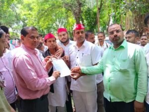 कानपुर नगर 5 सितंबर 26*शिक्षक भर्ती अभ्यर्थियों की मांगों को लेकर सीएम को सम्बोधित एसडीएम बिल्हौर को सौंपा ज्ञापन 