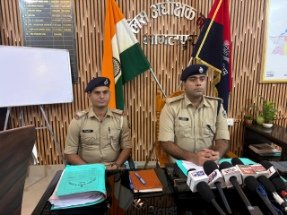 भागलपुर ६ सितम्बर २६*सघन वाहन जाँच के दौरान बाईपास थाना द्वारा 9.100 किलोग्राम चाँदी जैसा पदार्थ बरामद ।
