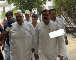 मुजफ्फरनगर7 सितंबर 26** सूत्रों के अनुसार हाउस अरेस्ट के बीच पुलिस को गच्चा देकर सहारनपुर रवाना हुए सांसद हरेंद्र मलिक,,,,