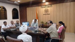 कानपुर देहात8सितम्बर26*जिलाधिकारी ने कलेक्ट्रेट में की जनसुनवाई*
