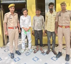 मथुरा 8 सितंबर 26*थाना महावन क्षेत्रान्तर्गत गांव कारव में स्थित लक्ष्मण मन्दिर से गाय चोरी करने वाले 03 अभियुक्तगण गिरफ्तार ।*