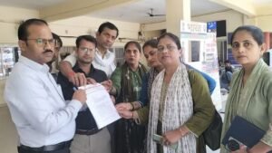 बांदा 27 सितंबर 26*महिला पत्रकारों से कथित दुर्व्यवहार की निष्पक्ष जांच की मांग, राष्ट्रपति को संबोधित ज्ञापन सौंपा*