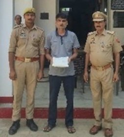 मथुरा 9 सितंबर 26*थाना जमुनापार पुलिस द्वारा पत्नी की गला घोंट कर हत्या करने वाले अभियुक्त/पति को गिरफ्तार किया गया ।*