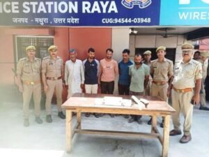 मथुरा 9 सितंबर 26* 05 अभियुक्तगण को चोरी की गई भैंस, एक गाड़ी , 3 अवैध हथियार व 25000/- रुपये सहित गिरफ्तार किया गया ।*