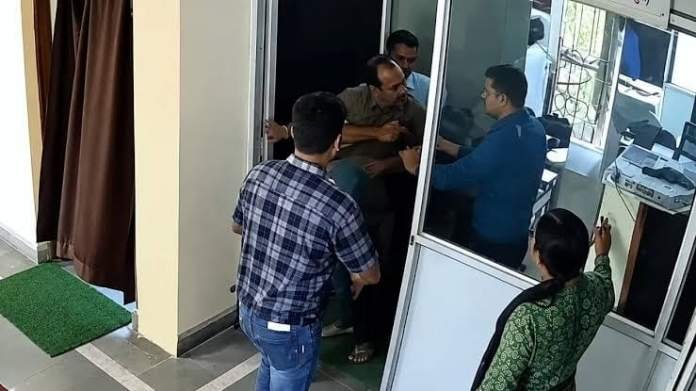 जबलपुर 10 सितंबर 26*महिला अधिकारी पर ऑफिस में हमला, पत्नी के खिलाफ चल रही जांच से भड़का था युवक*