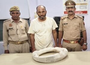 मथुरा 13 सितंबर 26*थाना मांट पुलिस द्वारा अभियुक्त को टावर पर चोरी करते हुए चोरी की केबल के साथ किया गया गिरफ्तार ।*