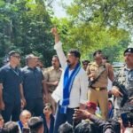 गोण्डा / बाराबंकी 13 सितंबर 26*पीड़ित परिवार से मिलने जा रहे चंद्रशेखर आजाद के काफिले को बाराबंकी में रोका गया,