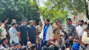 गोण्डा / बाराबंकी 13 सितंबर 26*पीड़ित परिवार से मिलने जा रहे चंद्रशेखर आजाद के काफिले को बाराबंकी में रोका गया,