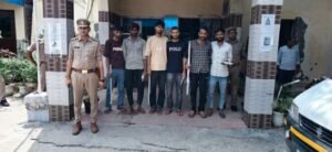 मथुरा 14 सितंबर 26* 06 अभियुक्तगण को अवैध हथियार, नकद रुपए एवं 01 कार सहित गिरफ्तार किया गया ।*