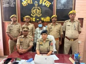 बस्ती 15 सितंबर 26*SHO हर्रैया संजय कुमार रात्रिकालीन गस्त के दौरान 4.5 किलो गांजा केसाथ आरोपी को किया गिरफ्तार*