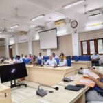 कौशाम्बी 18 सितंबर 26*बिना वैध फिटनेस प्रमाण-पत्र के विद्यालय वाहनों का संचालन न होने पाए-डीएम*