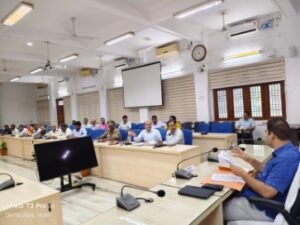 कौशाम्बी 18 सितंबर 26*बिना वैध फिटनेस प्रमाण-पत्र के विद्यालय वाहनों का संचालन न होने पाए-डीएम*