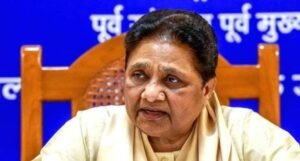 लखनऊ 22सितंबर 26*सपा के पीडीए रथ के रंग पर भिड़े मायावती और अखिलेश*