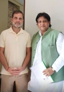 लखनऊ22सितंबर 26*अखिलेश यादव के बाद राहुल गांधी से महत्वपूर्ण मुलाकात लोकदल अध्यक्ष सुनील सिंह ने राहुल गांधी से नई दिल्ली में मुलाकात की