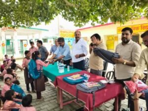 कौशाम्बी 22 सितंबर 26**मेडिकल कैंप में 110 बच्चों का स्वास्थ्य परीक्षण,शिक्षा सामग्री पाकर खिले चेहरे*