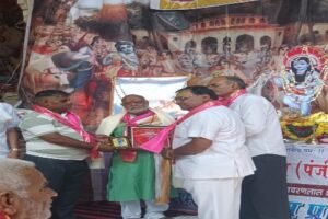 मथुरा 23 सितंबर 26*समाज के लिए विशेष योगदान पर रंगकर्मी पंडित लोकेंद्र नाथ कौशिक सम्मानित