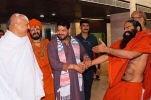 नई दिल्ली 23 सितम्बर 26*गिले-शिकवे खत्म, बृजभूषण शरण सिंह और स्वामी रामदेव ने मिलाया हाथ;