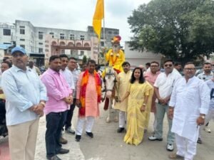 मुजफ्फरनगर, 25 सितंबर 26 भगवान वाल्मीकि प्रकटोत्सव पर टाउन हॉल से निकली भव्य ध्वज यात्रा