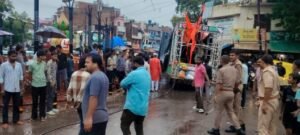 कौशाम्बी 25 सितंबर 26*तेज बरसात के बाद भी भक्तों का उत्साह नहीं हुआ कम नाम आंखों से गणपति का किया विसर्जन*
