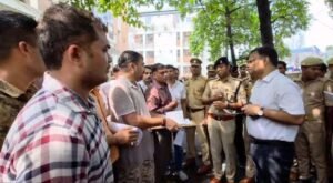 लखनऊ 28 सितंबर 26*लखनऊ में करीब 300 पूर्व सैनिकों ने UP पुलिस भर्ती बोर्ड का घेराव किया। लखनऊ 28 सितंबर 26*लखनऊ में करीब 300 पूर्व सैनिकों ने UP पुलिस भर्ती बोर्ड का घेराव किया।