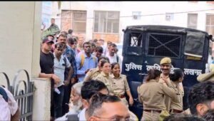 लखनऊ 28 सितंबर 26*लखनऊ में करीब 300 पूर्व सैनिकों ने UP पुलिस भर्ती बोर्ड का घेराव किया।