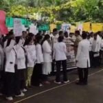 लखनऊ 8 सितंबर 26*डिप्टी सीएम बृजेश पाठक के आवास पर आयुष इंटर्न डॉक्टरों का प्रदर्शन
