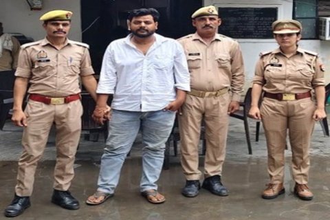 मथुरा 2 सितंबर 26*थाना छाता पुलिस द्वारा जमीन के बैनामा में धोखाधडी करने वाले अभियुक्त को किया गया गिरफ्तार ।