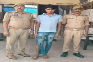 मथुरा 1 अक्टूबर 26*थाना कोसीकलां पुलिस द्वारा 01 अभियुक्त को अवैध चरस व 01 चोरी की मोटर साइकिल सहित गिरफ्तार किया गया ।*