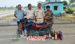 पूर्णिया 4 अक्टूबर 26*पूर्णिया में मद्य निषेध का बड़ा एक्शन, 33 लीटर शराब-कफ सिरप जब्त, 4 गिरफ्तार*