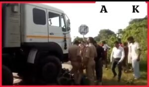 हरदोई4 अक्टूबर 26*-बिलग्राम मार्ग पर भीषण सड़क हादसा: बेकाबू डंपर ने बाइक को मारी टक्कर, पिता की मौके पर मौत, पुत्री गंभीर*
