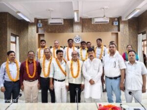 कौशाम्बी 4अक्टूबर 26**उत्तर प्रदेशीय मिनिस्ट्रियल कलेक्ट्रेट कर्मचारी संघ की नई कार्यकारिणी ने ली शपथ*
