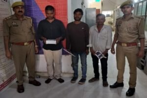 मथुरा 5 अक्टूबर 26* 03 अभियुक्तगण को चोरी के सामान व अवैध चाकू के साथ किया गया गिरफ्तार।*