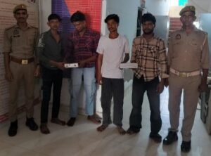 मथुरा 6 अक्टूबर 26* 04 अभियुक्तगण को एवं 01 बाल अपचारी को नियमानुसार पुलिस अभिरक्षा में लेकर आवश्यक विधिक कार्यवाही की गई ।*