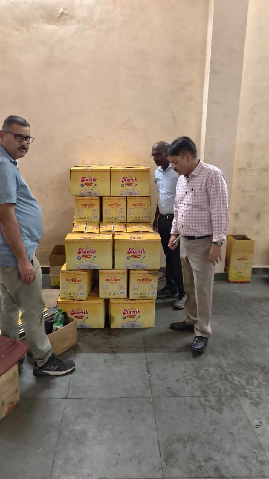 कानपुर नगर 8 अक्टूबर 26*खाद्य सुरक्षा विभाग का बड़ा शिकंजा, 5.88 लाख का माल सीज