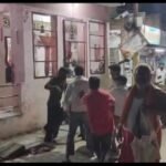 हरदोई11 अक्टूबर 26*खुले में शराब पीने का विरोध करने पर फल विक्रेता की कोतवाली गेट पर बेरहमी से पिटाई, 
