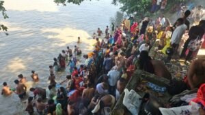 कौशाम्बी 11 अक्टूबर 26*नवरात्रि के पावन पर्व में श्रद्धालुओं ने किया गंगा नदी में स्नान*