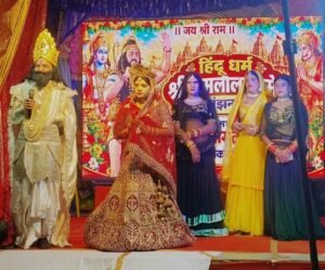 कौशाम्बी 14 अक्टूबर 26*रामलीला मंच पर परशुराम का रौद्र रूप और लक्ष्मण के करारे जवाब देखने उमड़ी जनता*