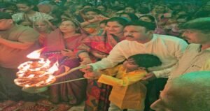 कौशाम्बी 15 अक्टूबर 26*नवरात्रि के पांचवे दिन मां दुर्गा के पंडालों में आरती पूजन के साथ भक्ति भजन में डूबे भक्तजन*
