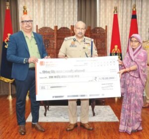 लखनऊ 16 अक्टूबर 26*पुलिस महानिदेशक, उ0प्र0 द्वारा 21 मृत पुलिस कर्मियों के परिजनों एवं 02 दिव्यांग पुलिस कर्मियों, को 38 करोड़ 05 लाख रूपये के चेक प्रदान किये गये*