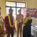 मथुरा 16 अक्टूबर 26*मिशन शक्ति अभियान फेज-6.0 के अंतर्गत पारिवारिक विवाद में पति-पत्नी के मध्य समझौता वाले परिवारजन को सम्मान।*