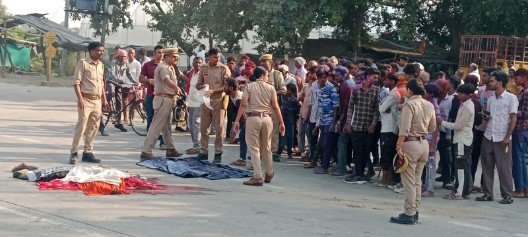 कौशाम्बी 20 अक्टूबर 26*कोखराज चौराहे में महिला की दर्दनाक मौत मौके से कंटेनर फरार*